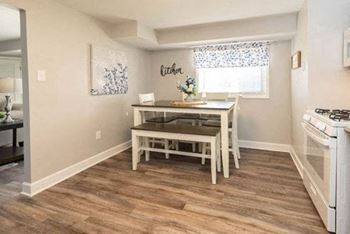 Dining room with a table and chairs